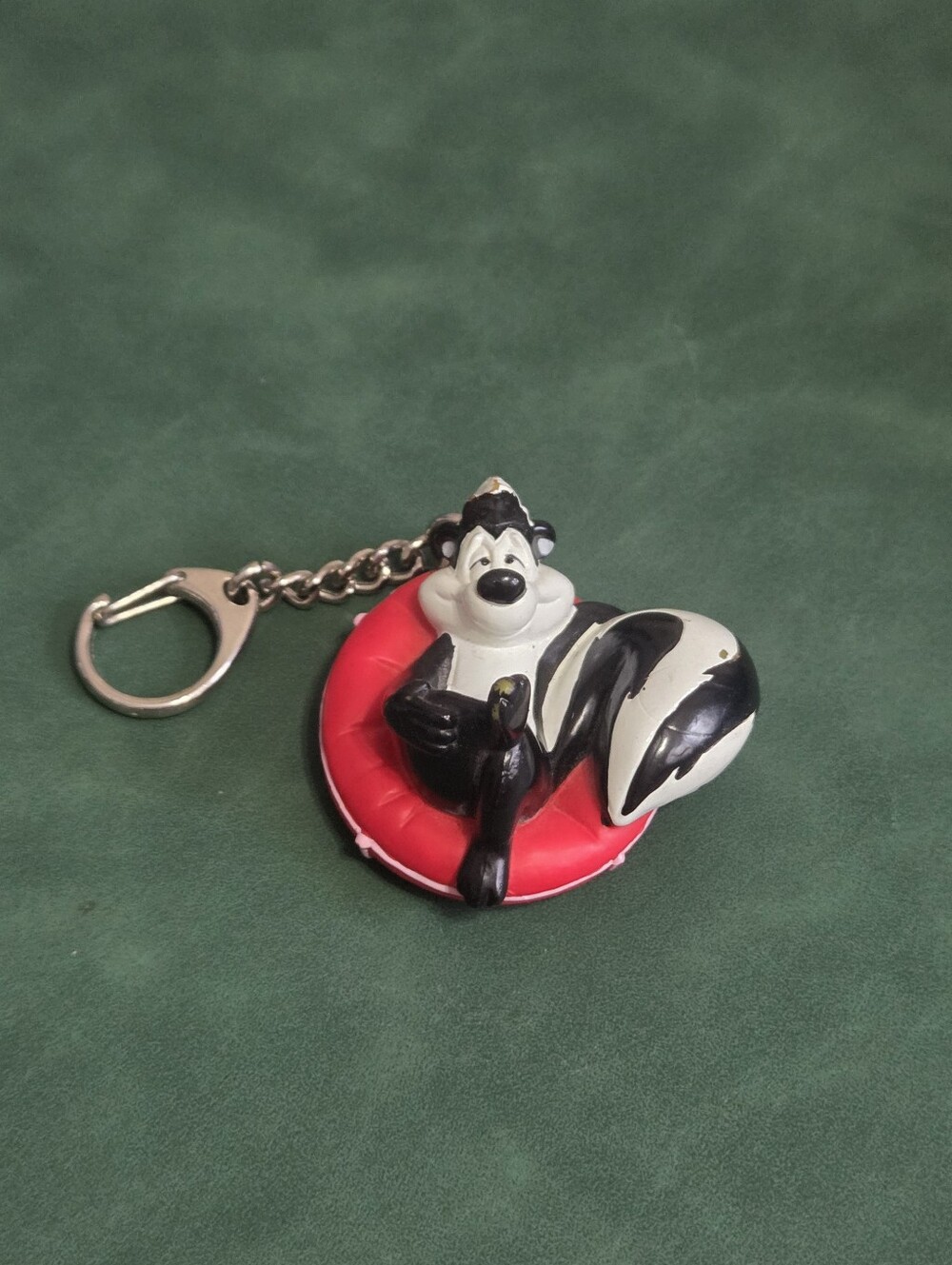 Vintage Looney Tunes Pepé Le Pew Pool Inner Tube Keychain Clip